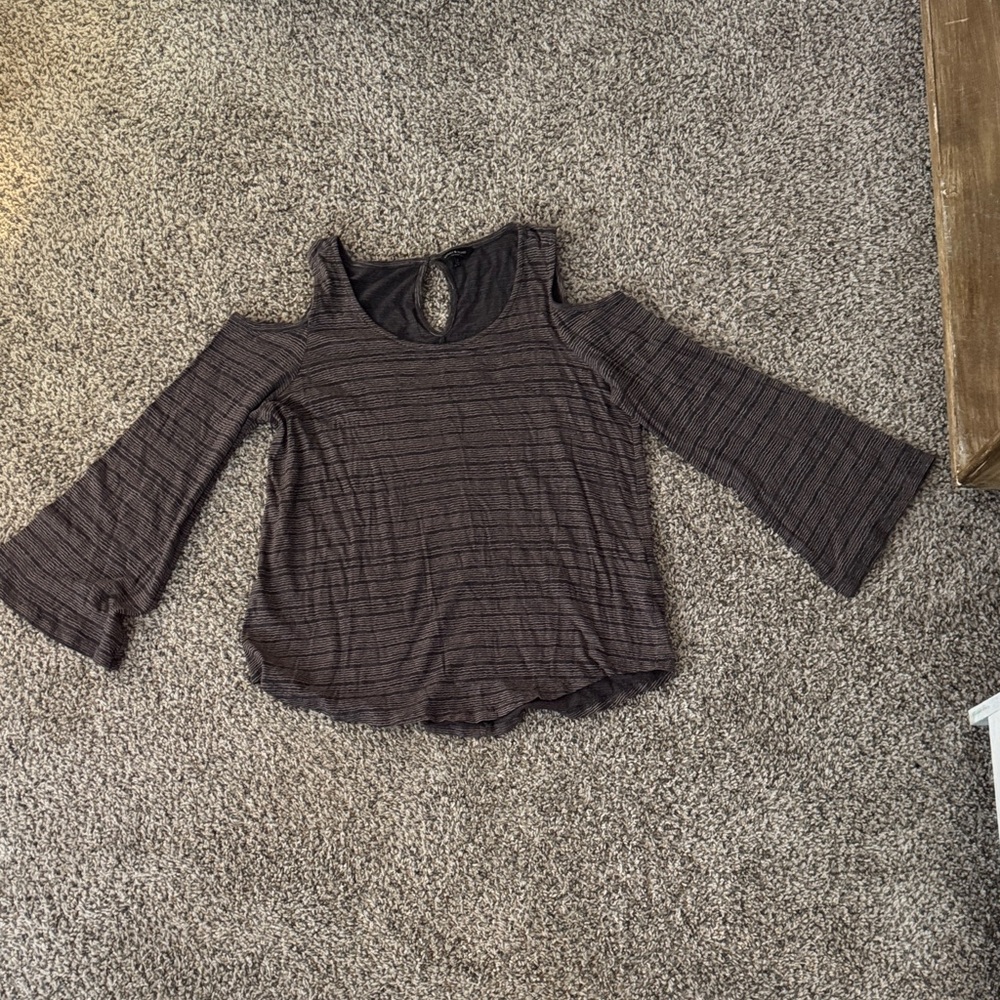 Lucky Brand Black and Gray Cold Shoulder Bell Sleeves Top - Picture 11 of 11